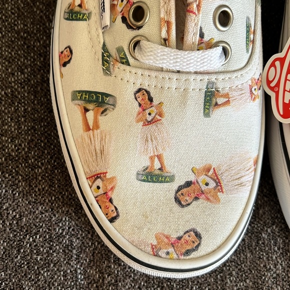Vans Hula Girl Aloha Classic Low Top Lace Up. NWT. Rare. - Picture 2 of 9